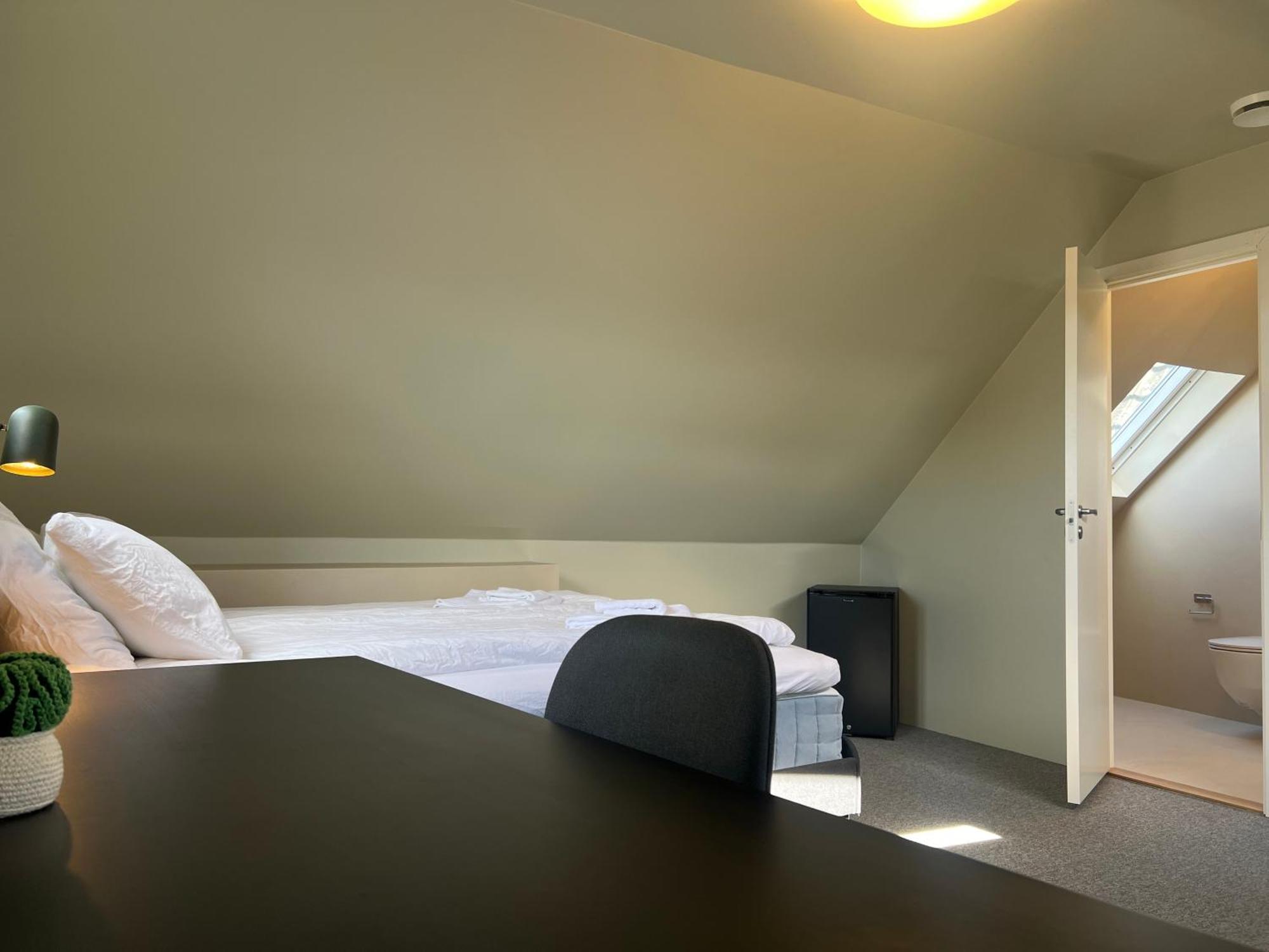 Central Guest House - Bedroom With En Suite Bathroom Stavanger Pokoj fotografie